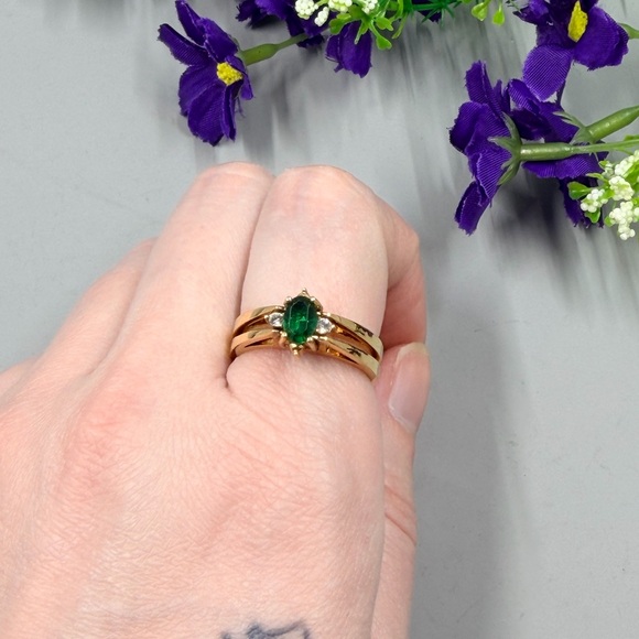 Reversible Gold Plated Ring with Emerald Green Stone or White Crystal Cluster - Picture 4 of 9